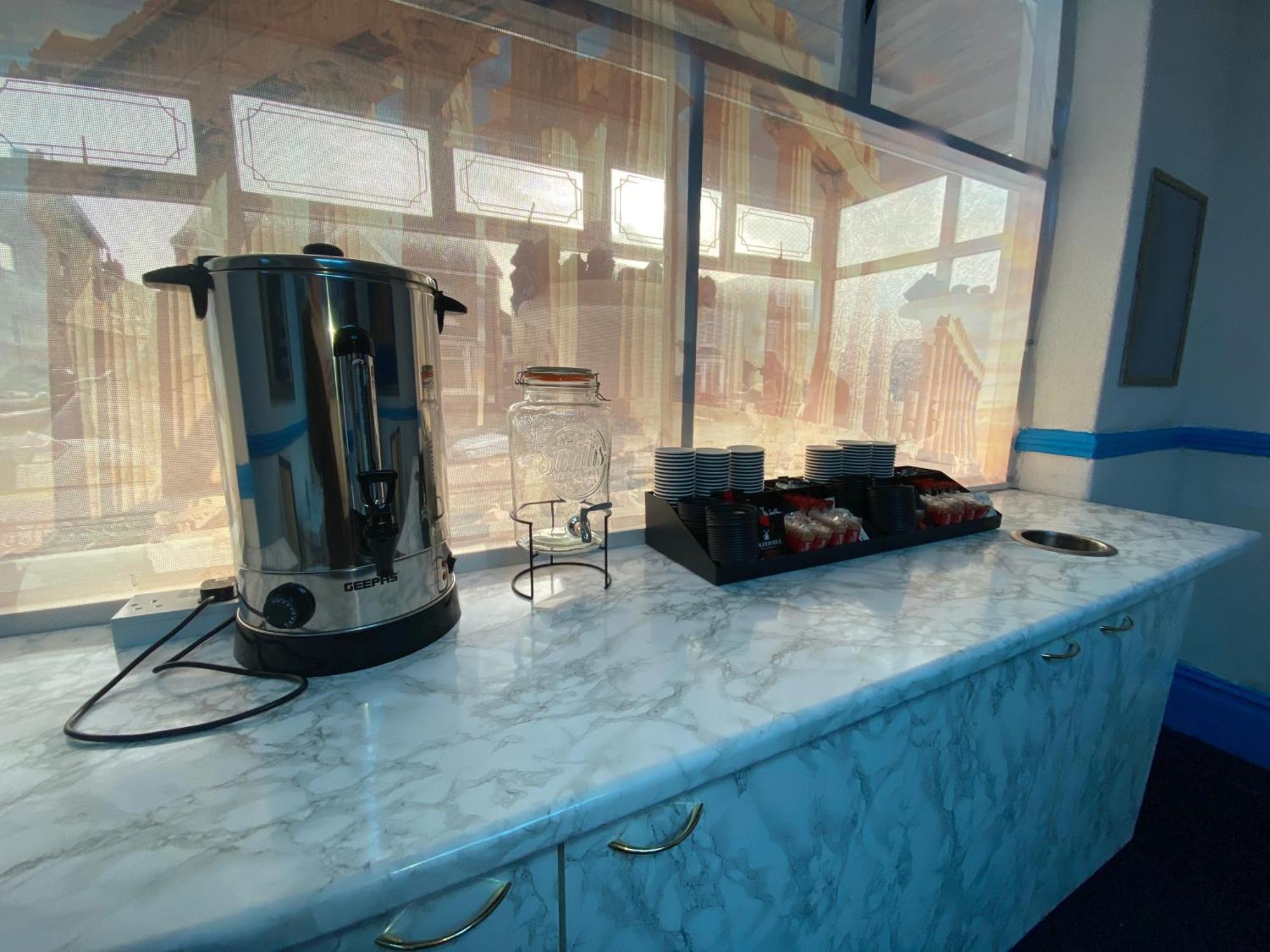 The New Athena Hotel Μπλάκπουλ Εξωτερικό φωτογραφία